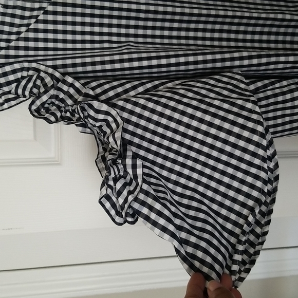 Black and White Blouse - Picture 2 of 3